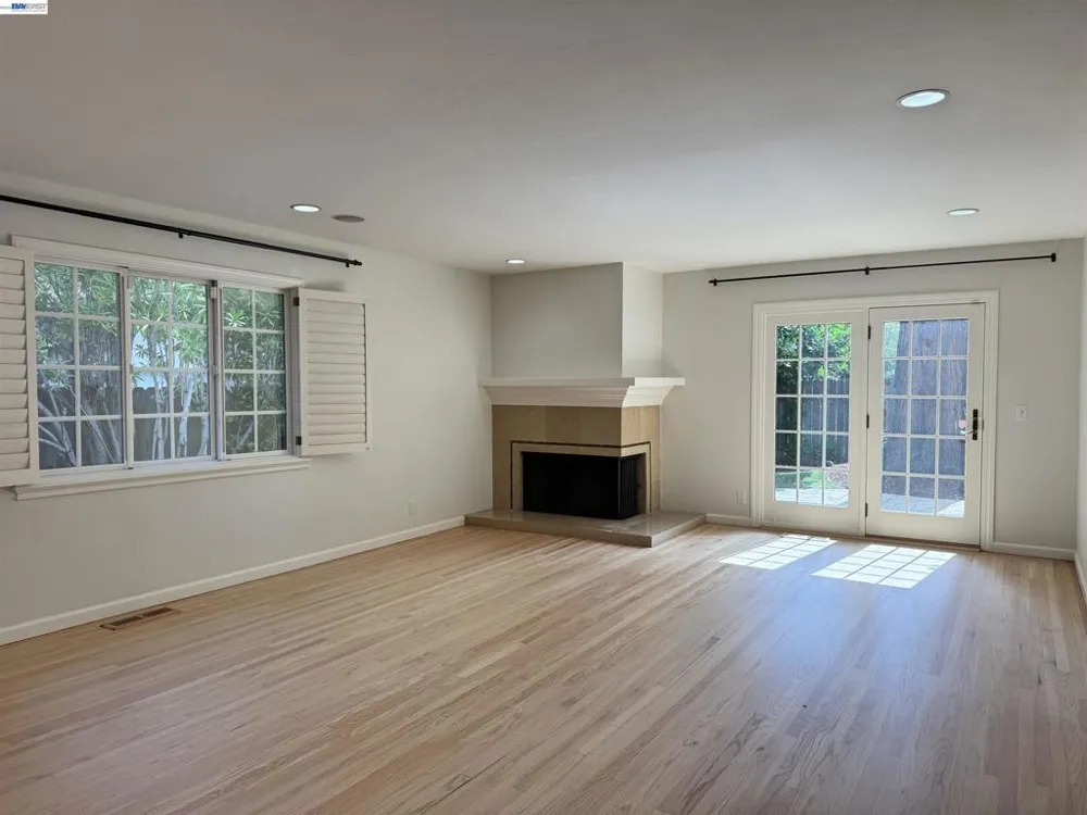54 Maple Ave Atherton, CA 94027