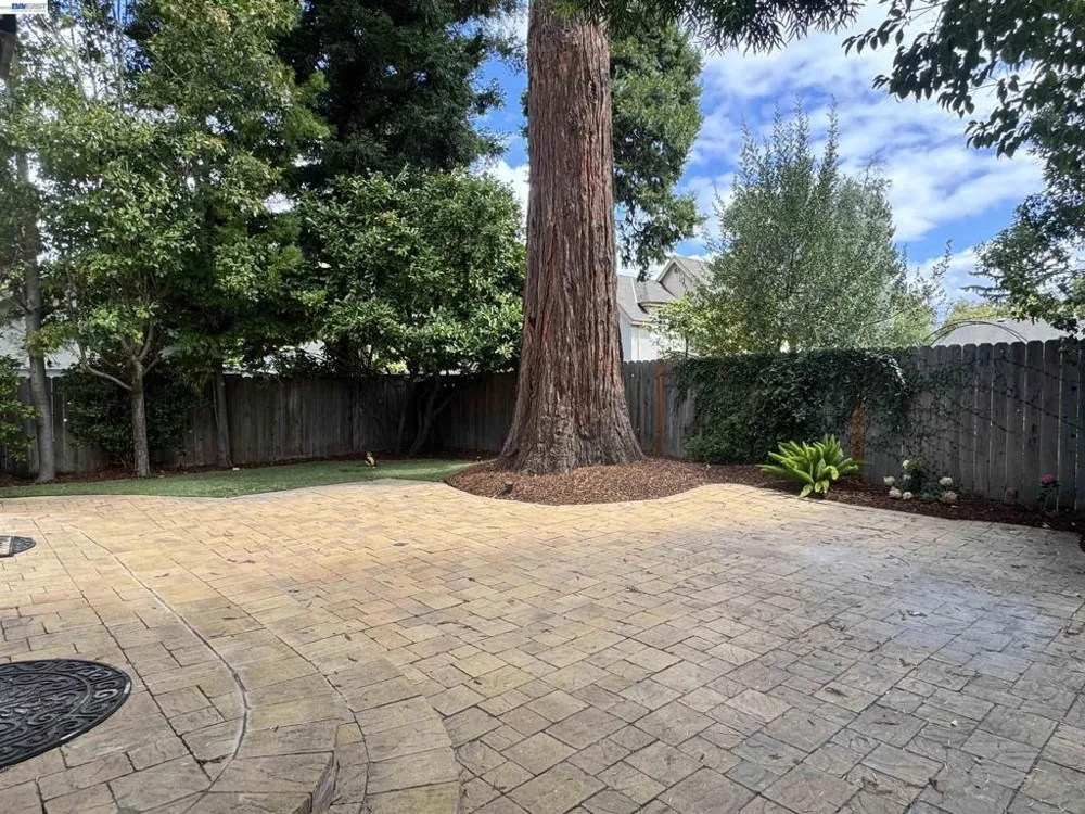 54 Maple Ave Atherton, CA 94027