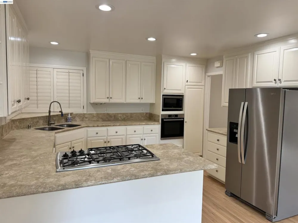 54 Maple Ave Atherton, CA 94027