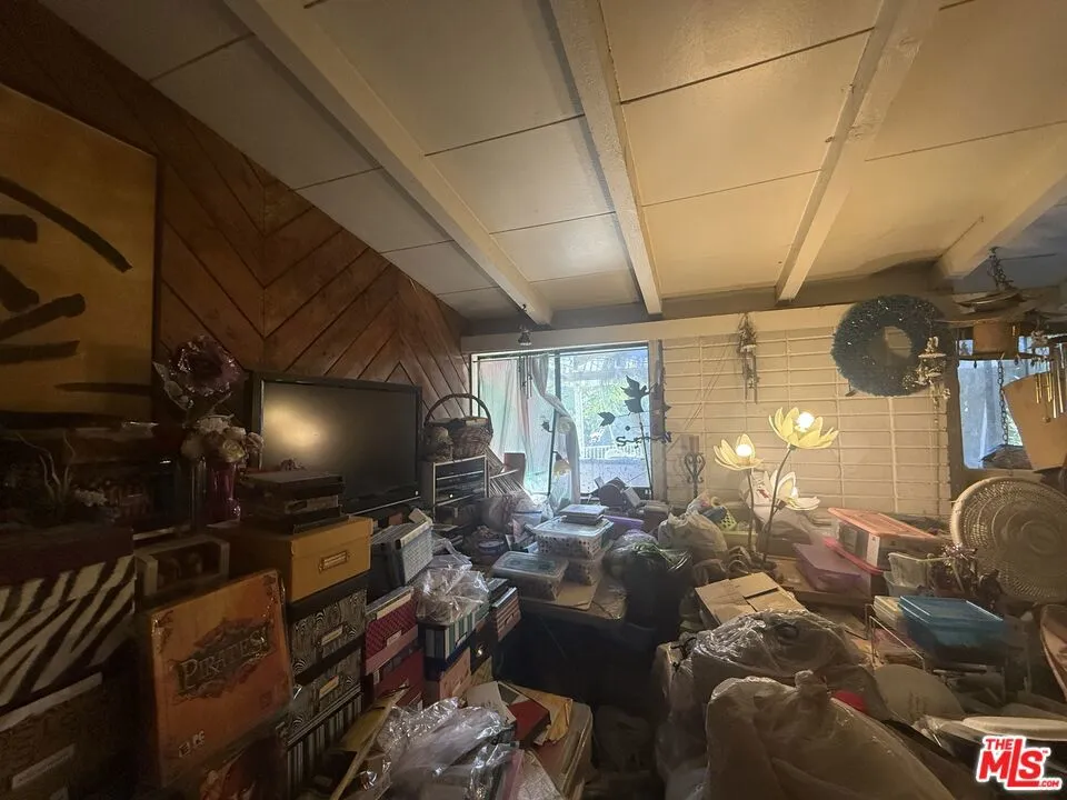 8018 Shirley Avenue Los Angeles, CA 91335
