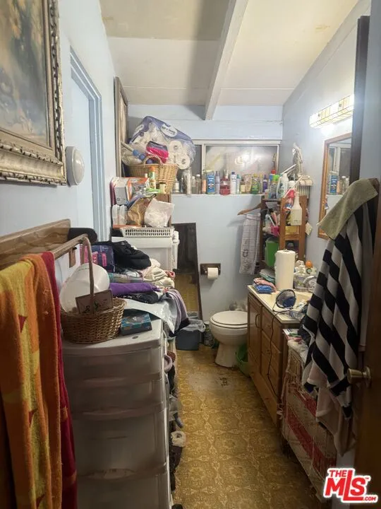 8018 Shirley Avenue Los Angeles, CA 91335