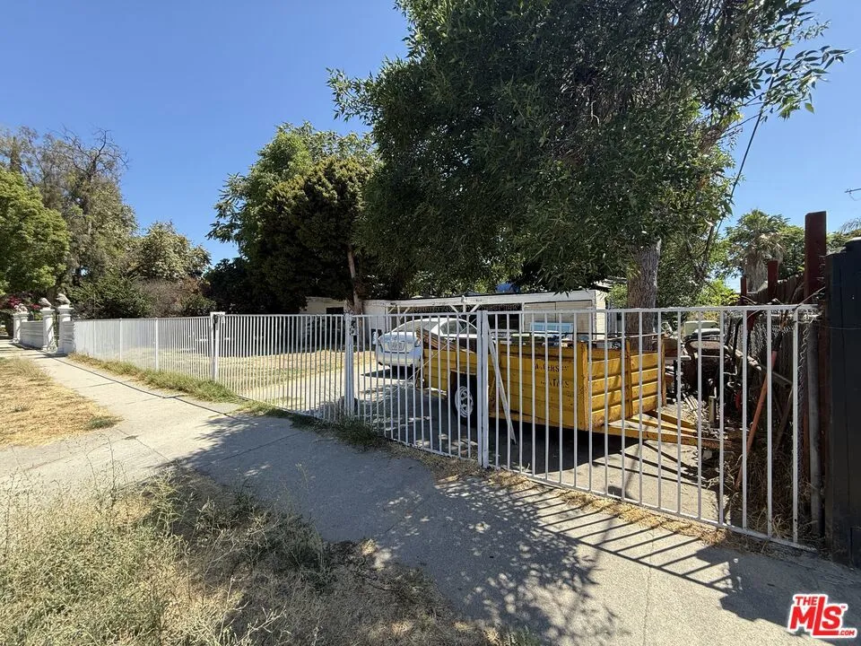 8018 Shirley Avenue Los Angeles, CA 91335
