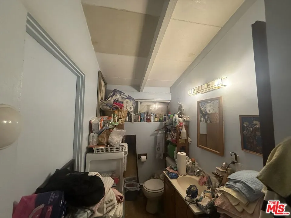 8018 Shirley Avenue Los Angeles, CA 91335