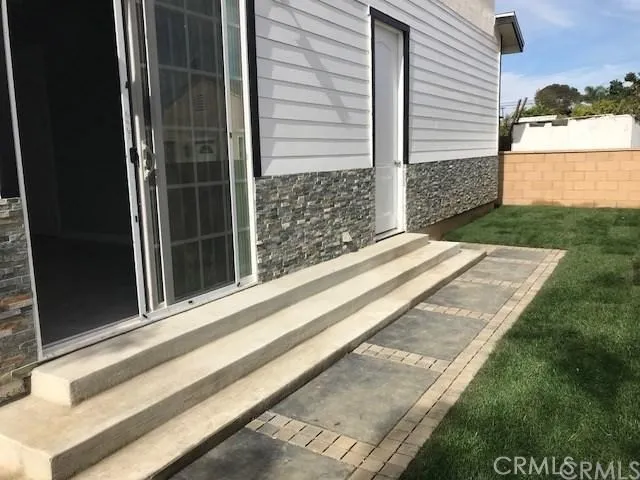 1810 Pomona Avenue Costa Mesa, CA 92627