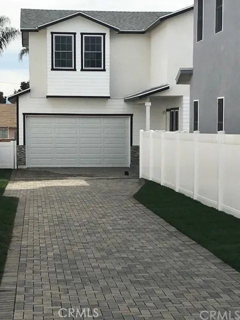 1810 Pomona Avenue Costa Mesa, CA 92627
