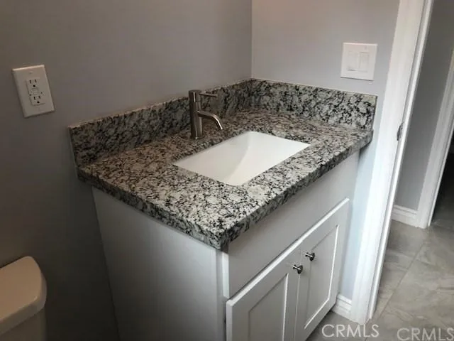 1810 Pomona Avenue Costa Mesa, CA 92627