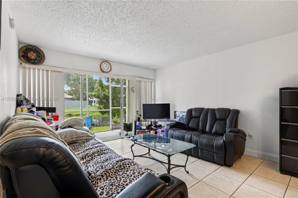 4215 University Dr #115 Sunrise, FL 33351