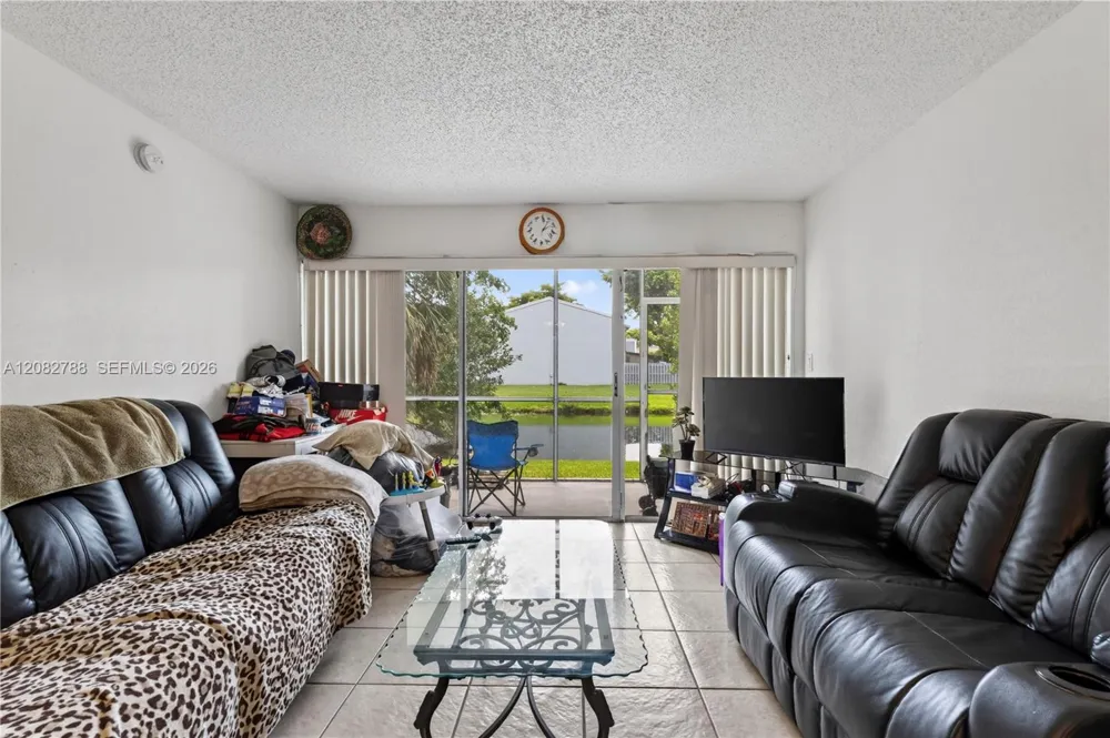 4215 University Dr #115 Sunrise, FL 33351