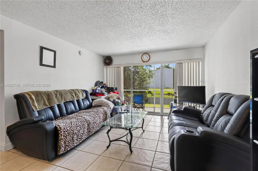4215 University Dr #115 Sunrise, FL 33351