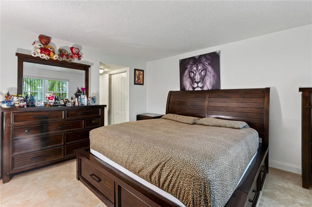 4215 University Dr #115 Sunrise, FL 33351