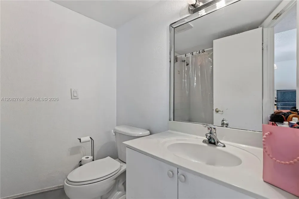 4215 University Dr #115 Sunrise, FL 33351