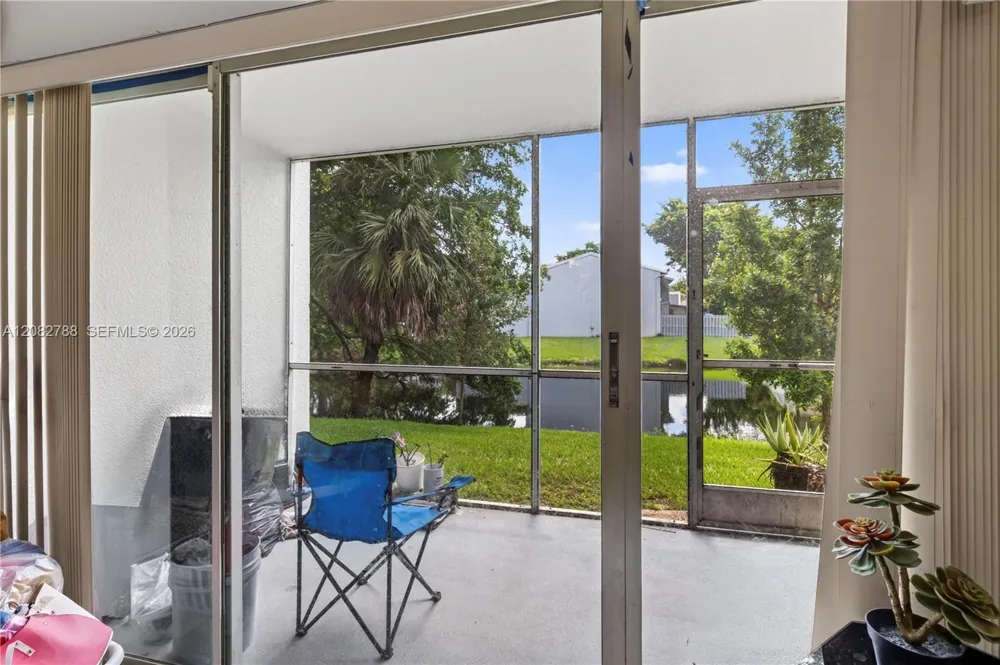 4215 University Dr #115 Sunrise, FL 33351