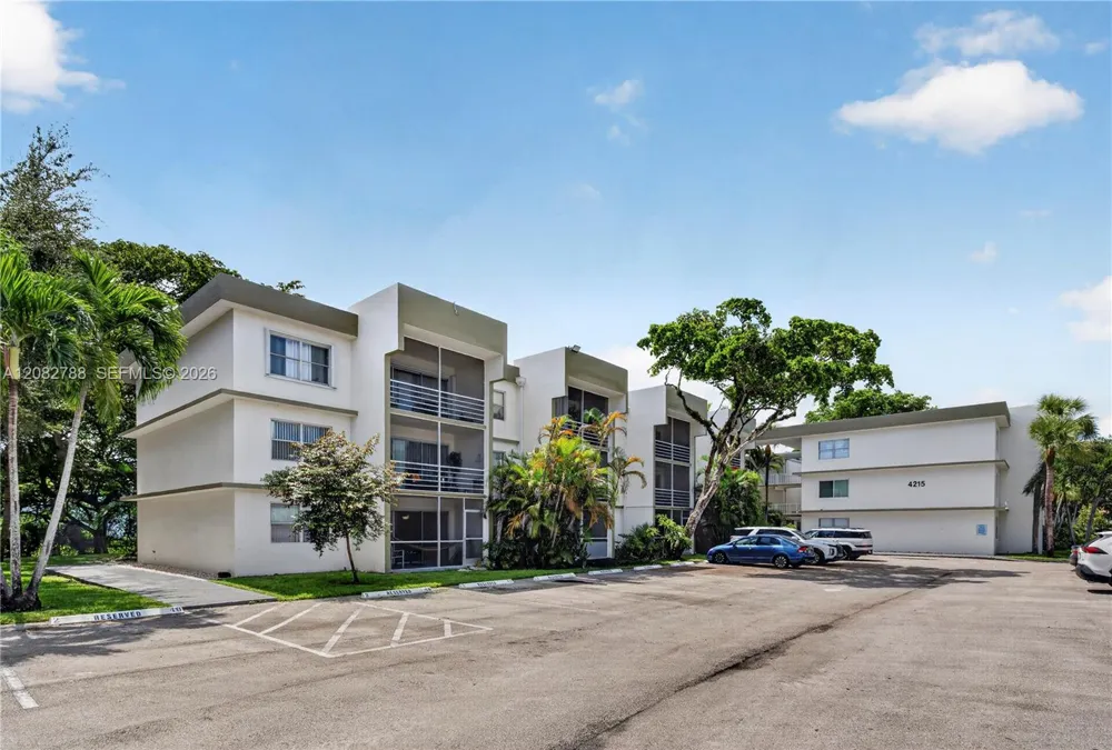 4215 University Dr #115 Sunrise, FL 33351