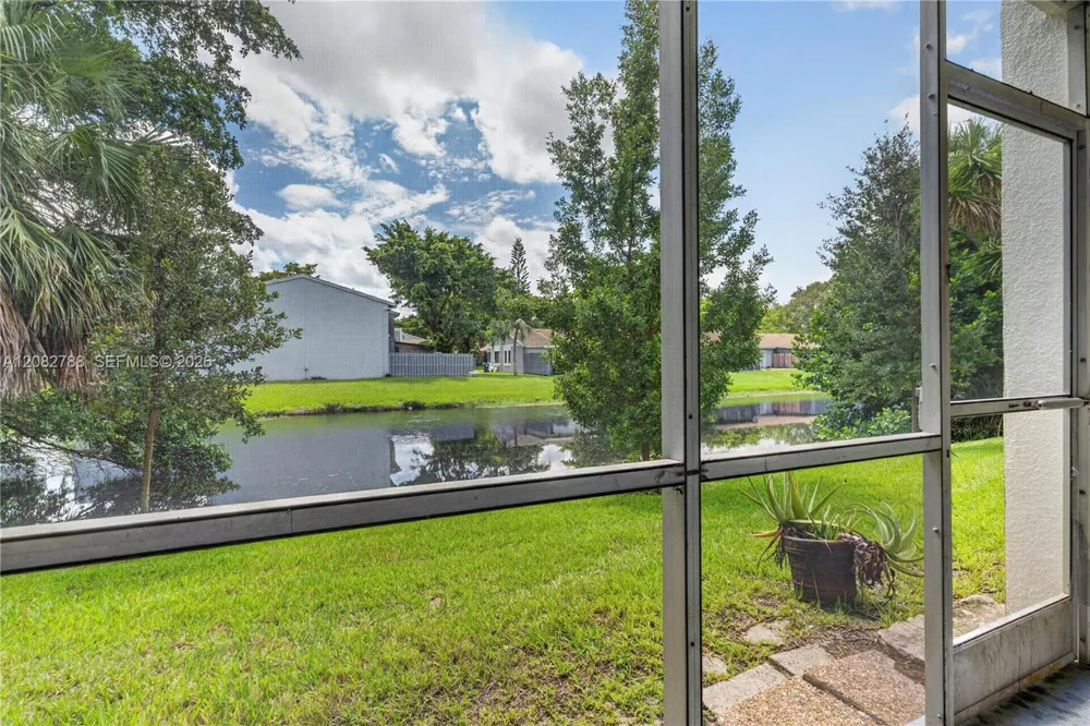 4215 University Dr #115 Sunrise, FL 33351