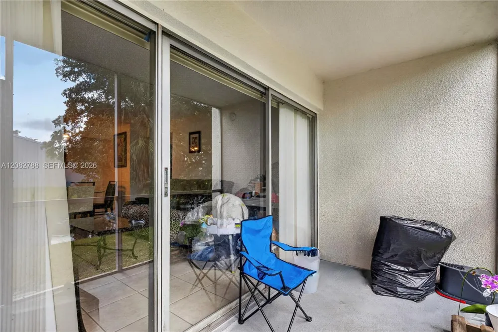 4215 University Dr #115 Sunrise, FL 33351