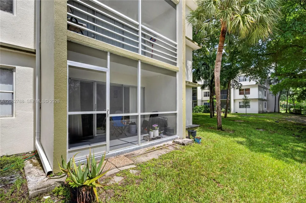 4215 University Dr #115 Sunrise, FL 33351
