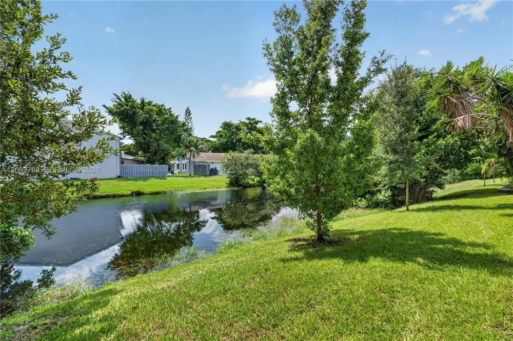 4215 University Dr #115 Sunrise, FL 33351