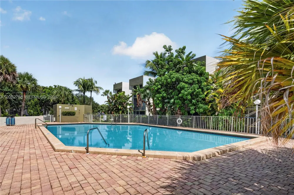 4215 University Dr #115 Sunrise, FL 33351