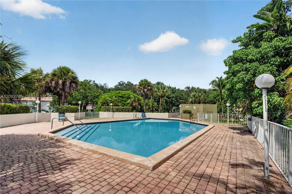 4215 University Dr #115 Sunrise, FL 33351