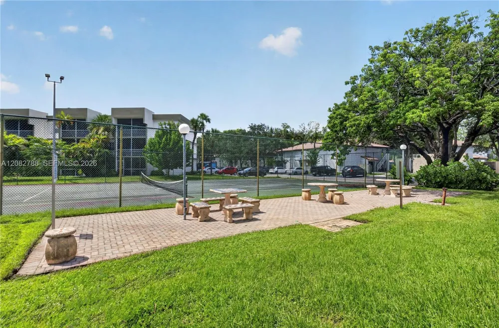 4215 University Dr #115 Sunrise, FL 33351