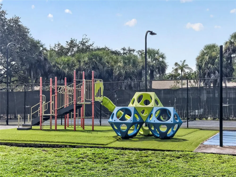 4215 University Dr #115 Sunrise, FL 33351