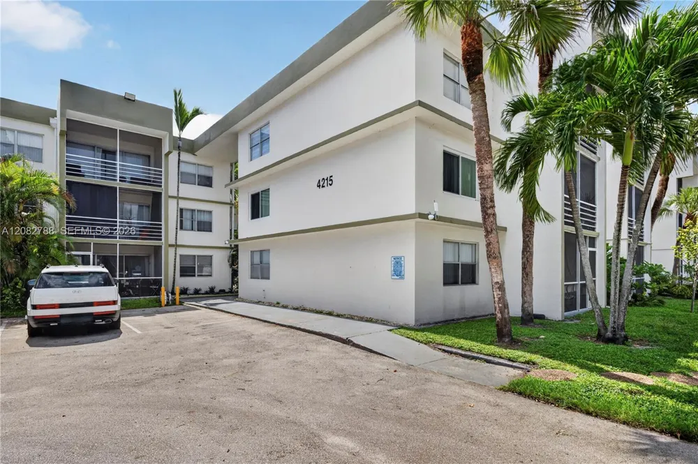 4215 University Dr #115 Sunrise, FL 33351