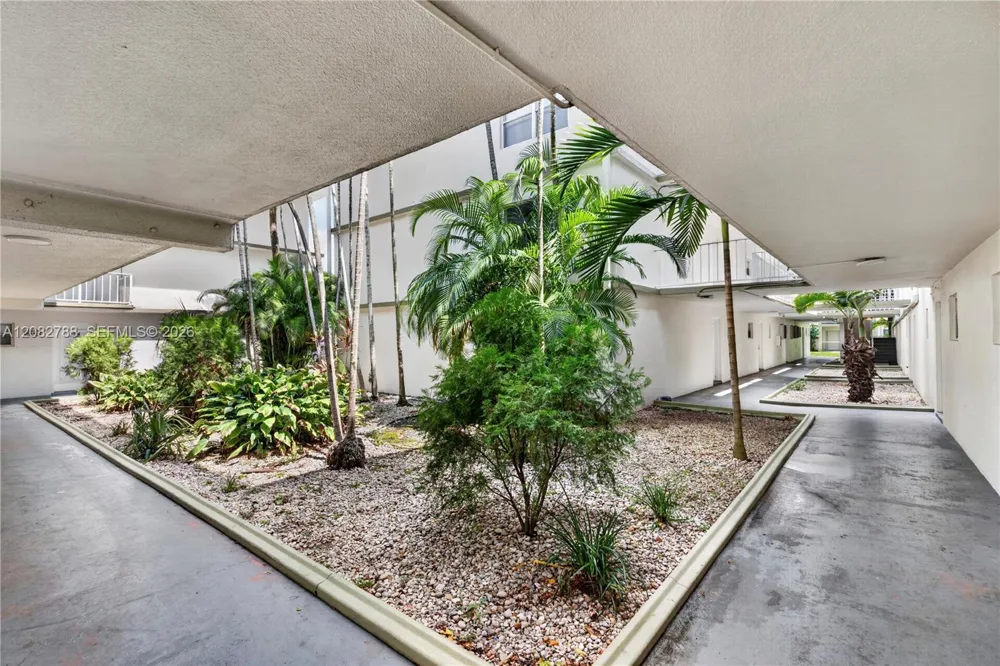 4215 University Dr #115 Sunrise, FL 33351