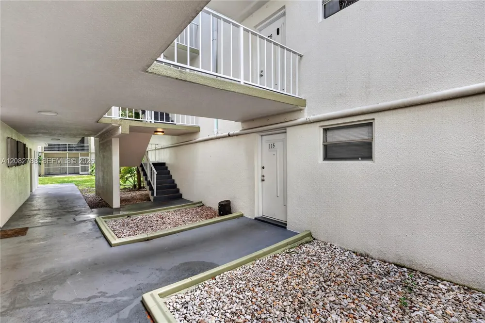 4215 University Dr #115 Sunrise, FL 33351
