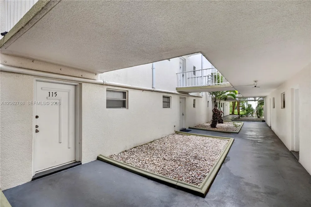 4215 University Dr #115 Sunrise, FL 33351