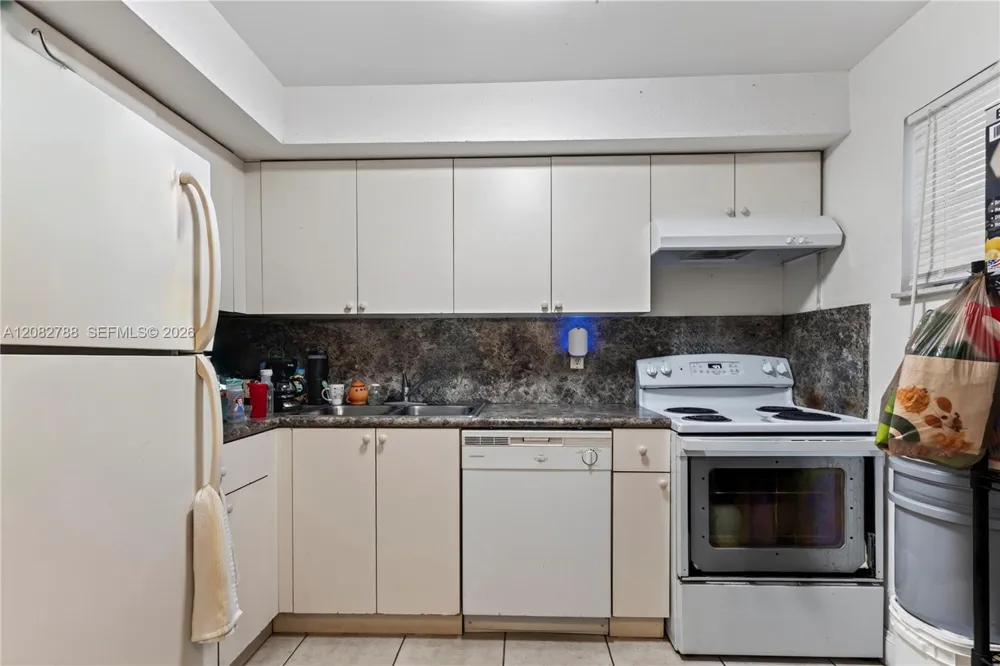 4215 University Dr #115 Sunrise, FL 33351