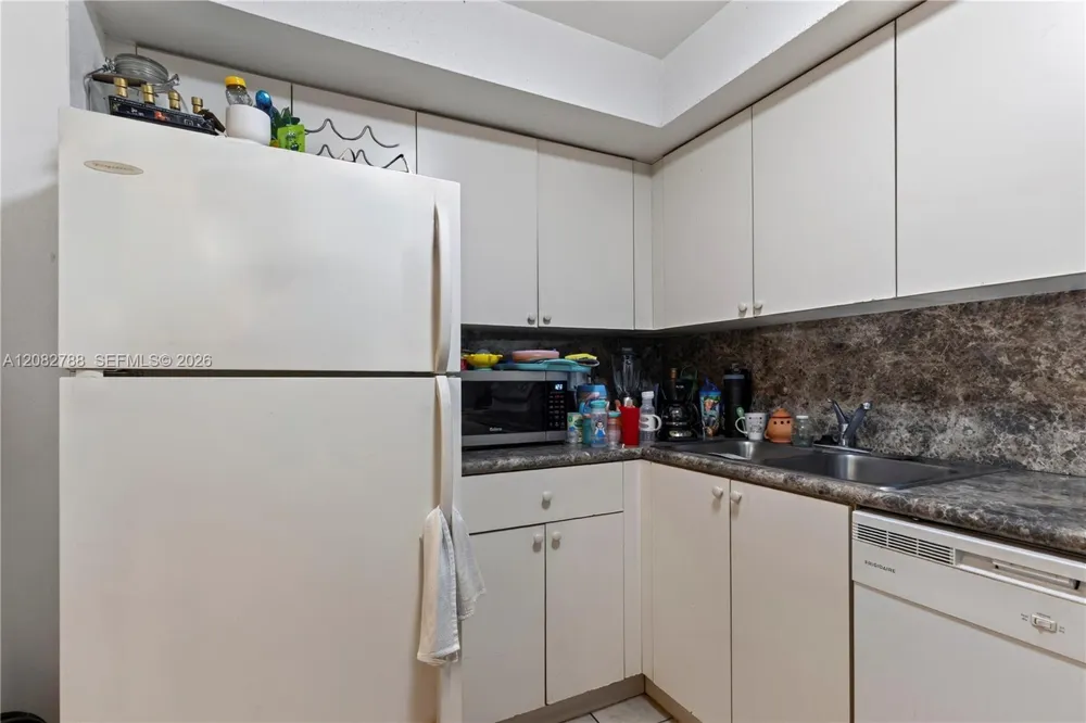 4215 University Dr #115 Sunrise, FL 33351