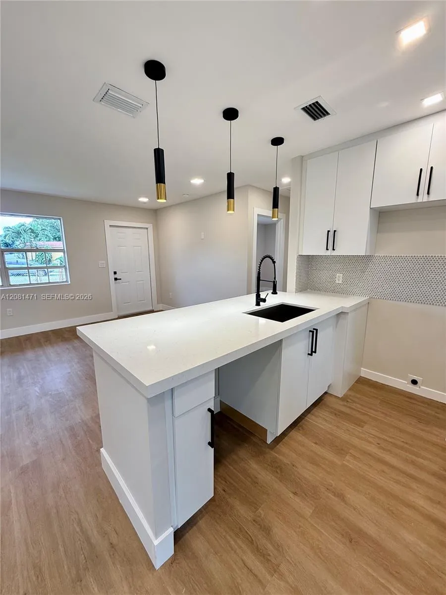 21002 NW 34th Ct Miami Gardens, FL 33056