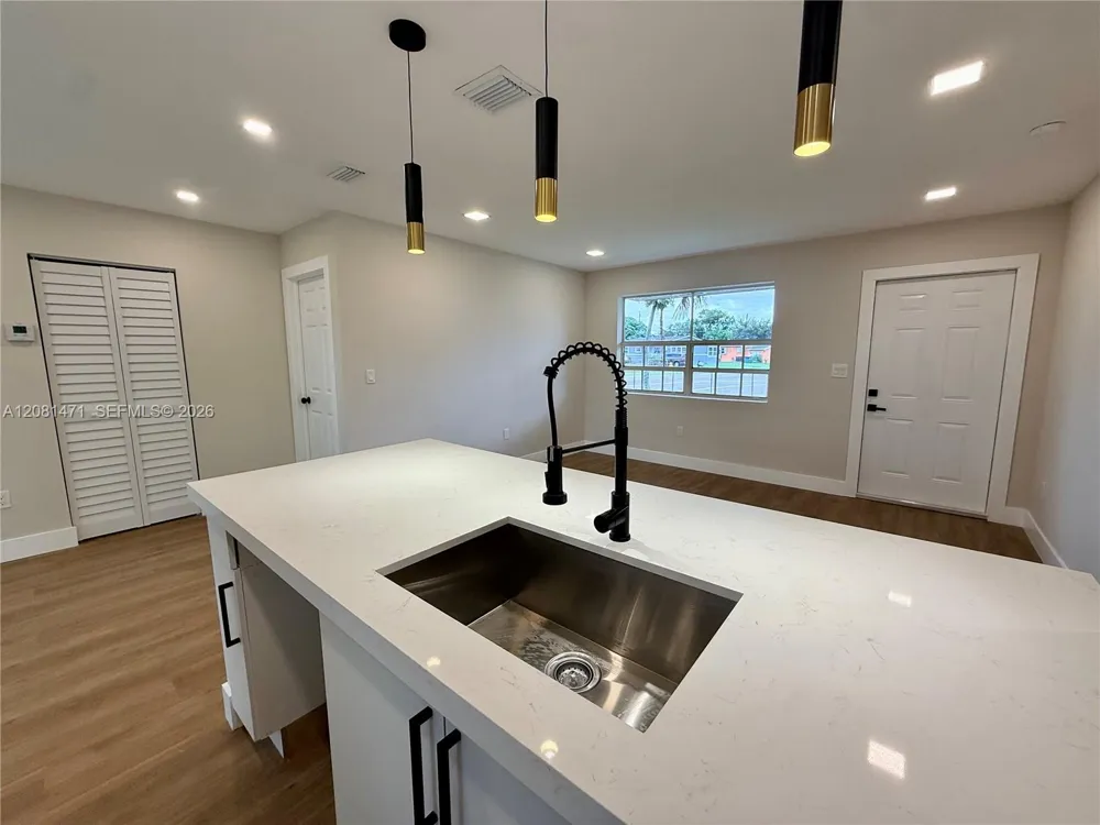 21002 NW 34th Ct Miami Gardens, FL 33056