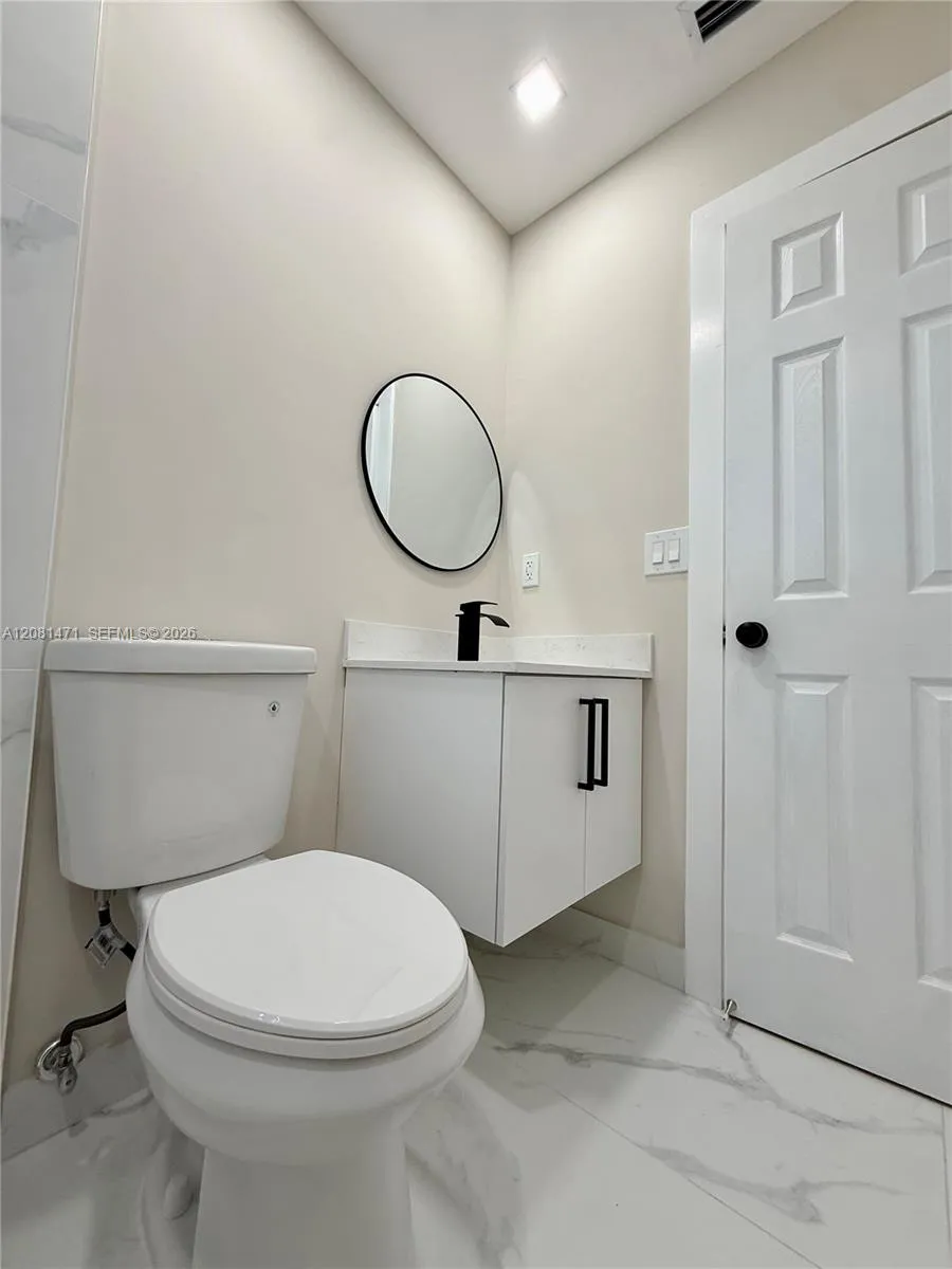 21002 NW 34th Ct Miami Gardens, FL 33056
