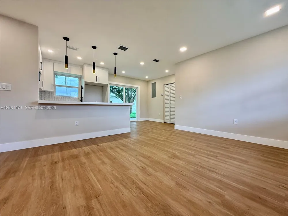 21002 NW 34th Ct Miami Gardens, FL 33056
