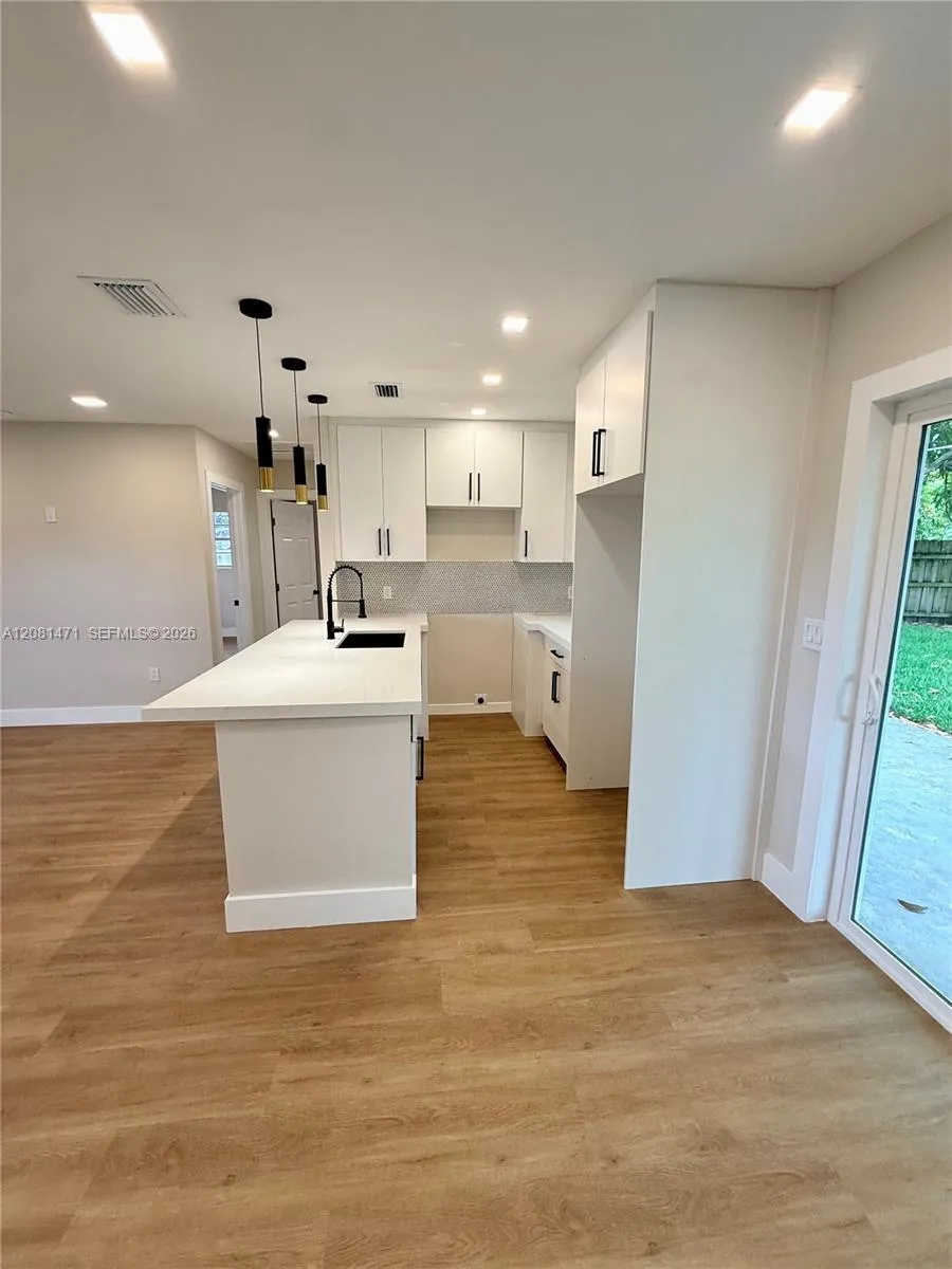 21002 NW 34th Ct Miami Gardens, FL 33056