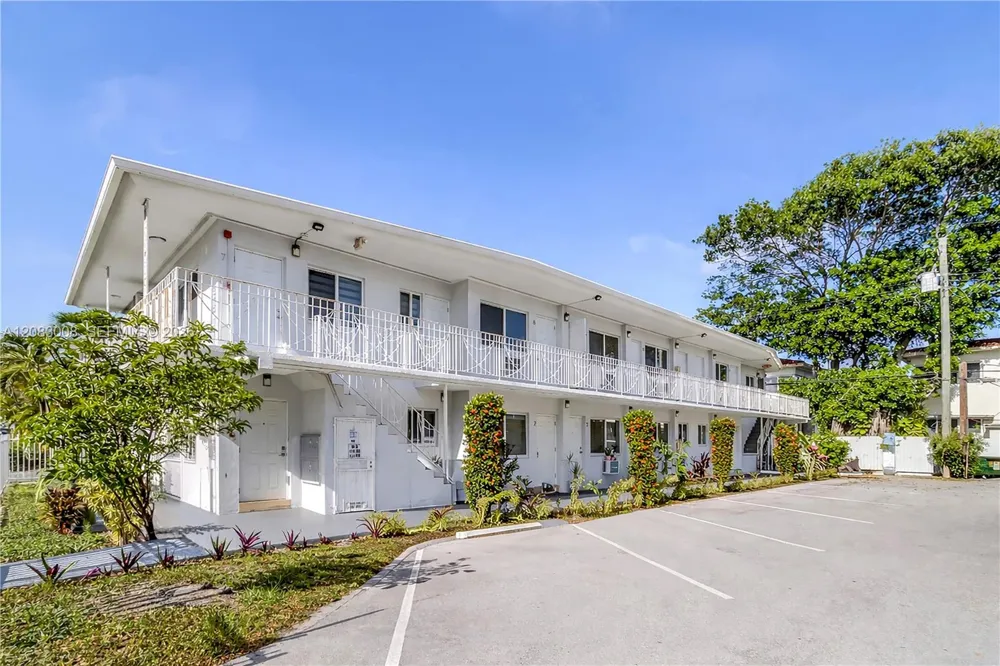 8129 Abbott Ave #10 Miami Beach, FL 33141