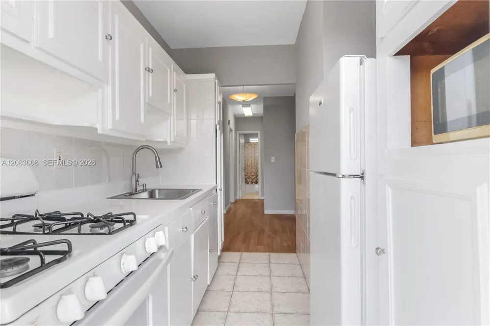 8129 Abbott Ave #10 Miami Beach, FL 33141