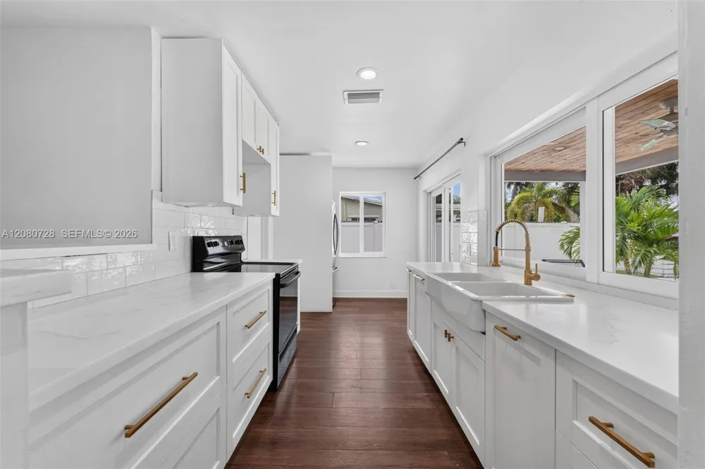 4490 NW 19th Way Oakland Park, FL 33309