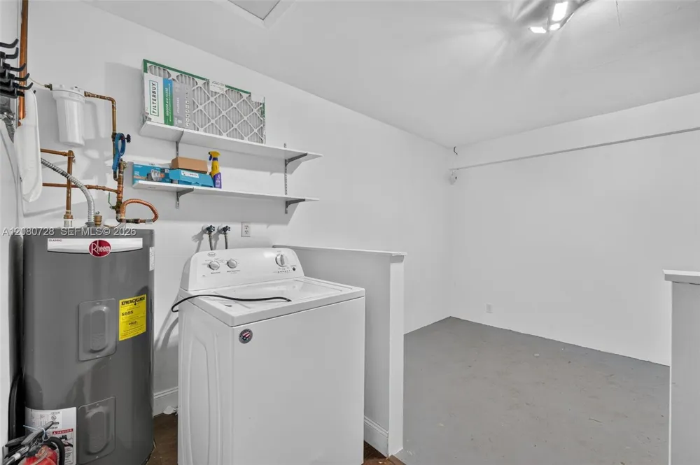 4490 NW 19th Way Oakland Park, FL 33309
