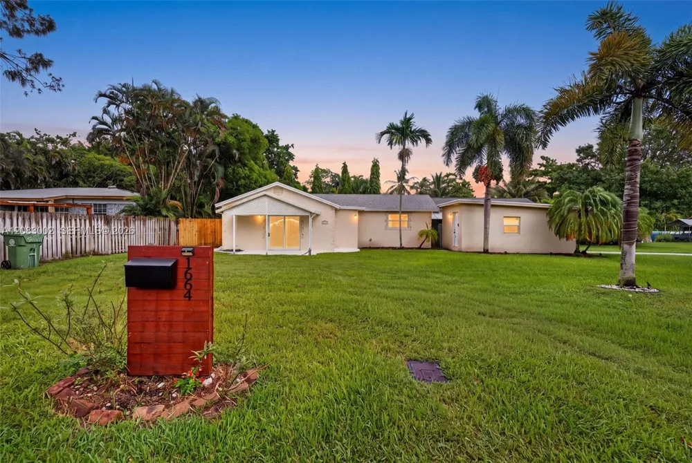 1664 SW 28th Ave Fort Lauderdale, FL 33312