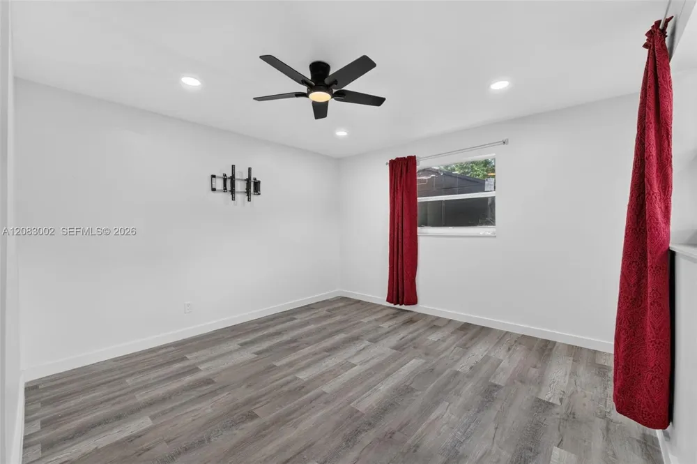 1664 SW 28th Ave Fort Lauderdale, FL 33312