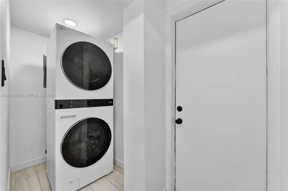 1664 SW 28th Ave Fort Lauderdale, FL 33312