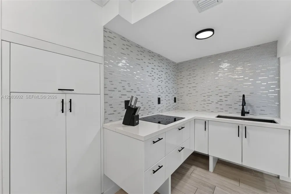 1664 SW 28th Ave Fort Lauderdale, FL 33312