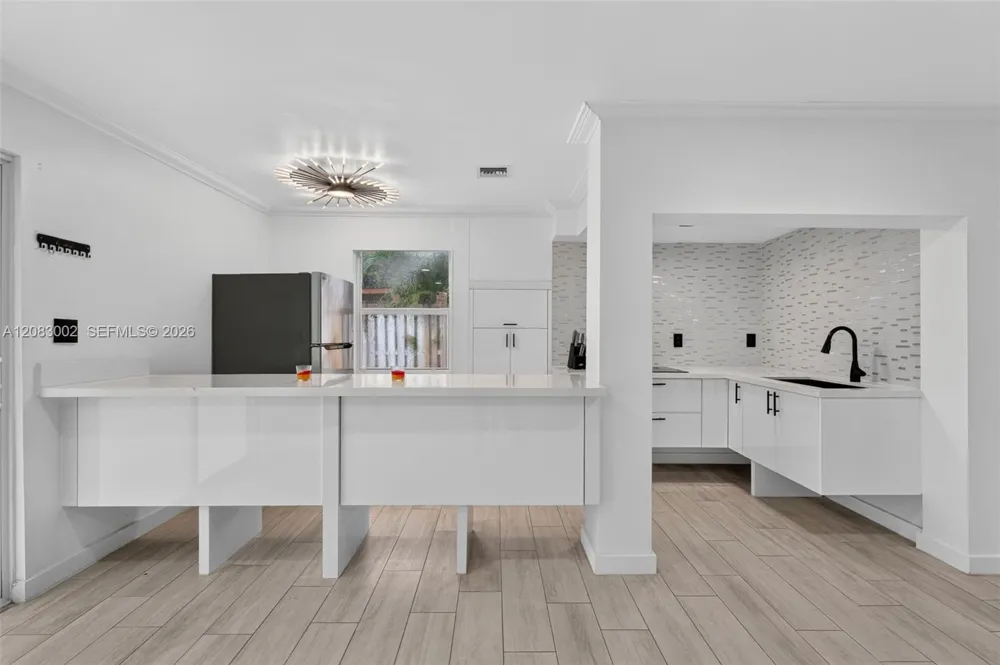 1664 SW 28th Ave Fort Lauderdale, FL 33312