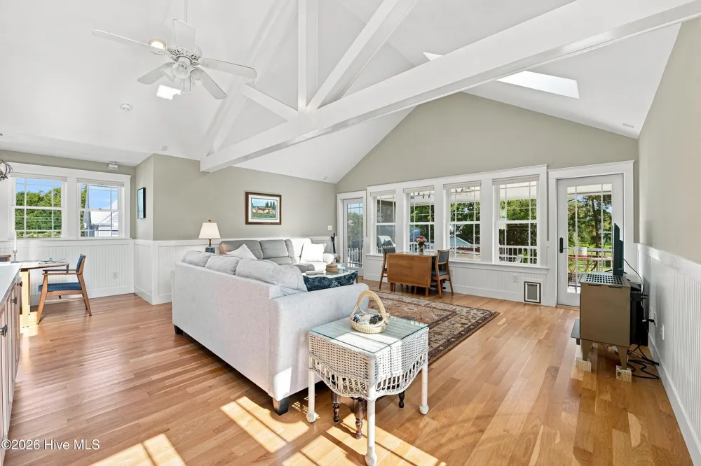 619 First Avenue Oriental, NC 28571