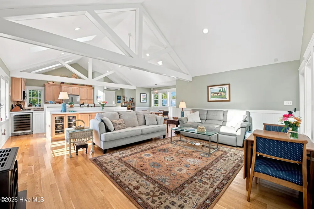 619 First Avenue Oriental, NC 28571
