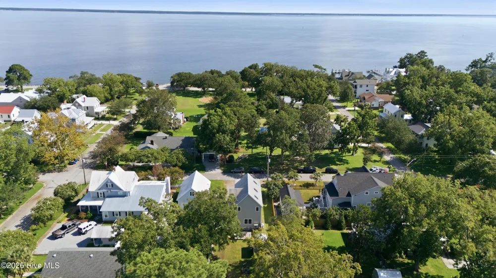 619 First Avenue Oriental, NC 28571