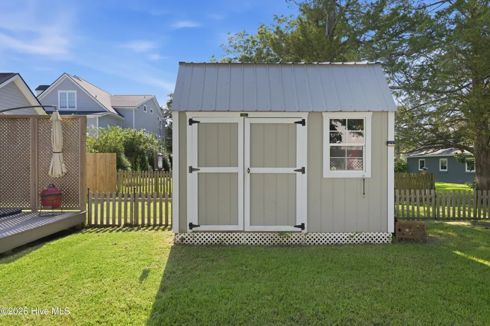 619 First Avenue Oriental, NC 28571