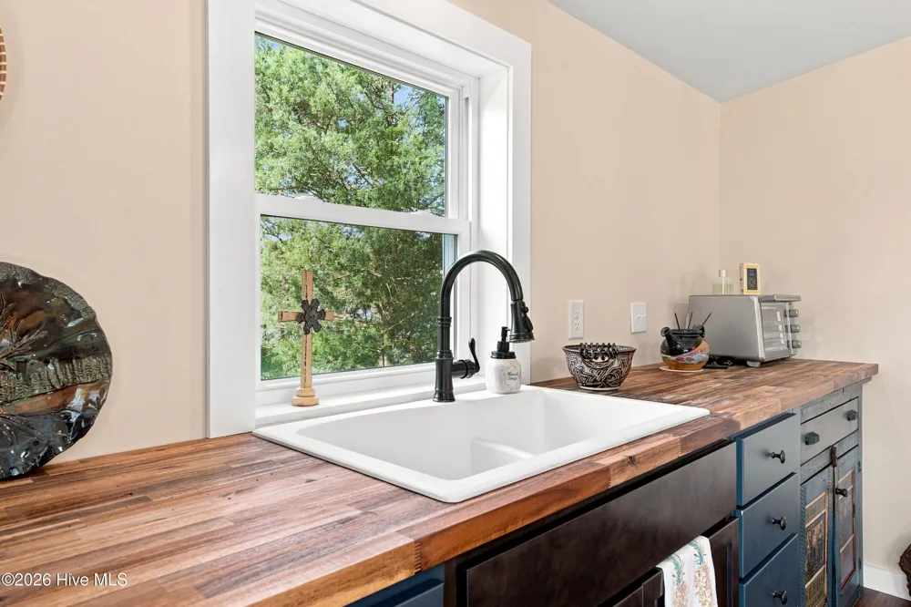 619 First Avenue Oriental, NC 28571
